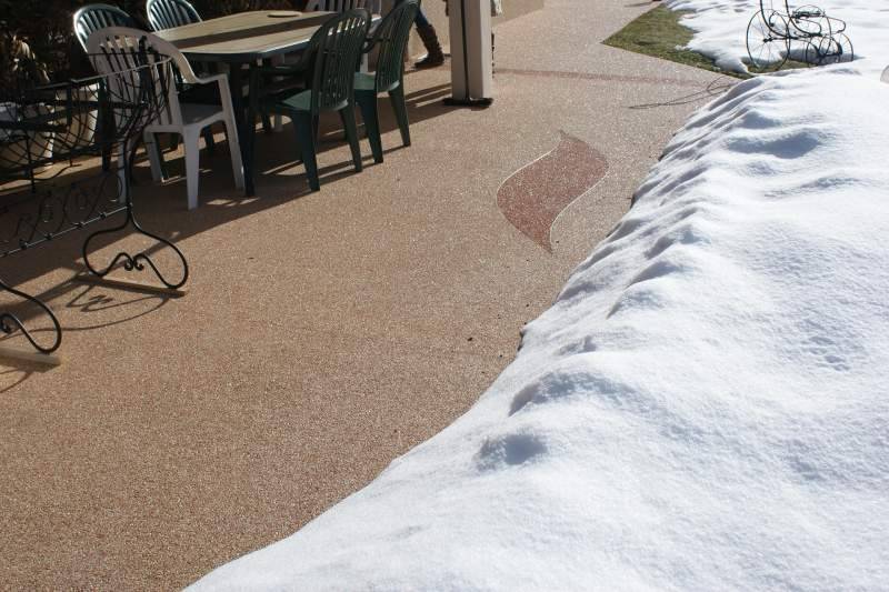 Neige présente sur une terrasse en Marbreline : aucun souci