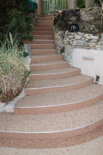 Escaliers en résine Marbreline réalisé sur Ventabrun par Instant Résine