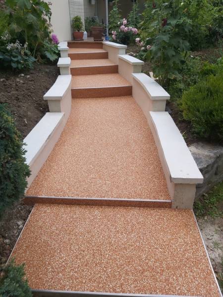 Escalier entrée en dallage recouvert de Marbreline moquette de pierre par Instant résine lille 59 Nord